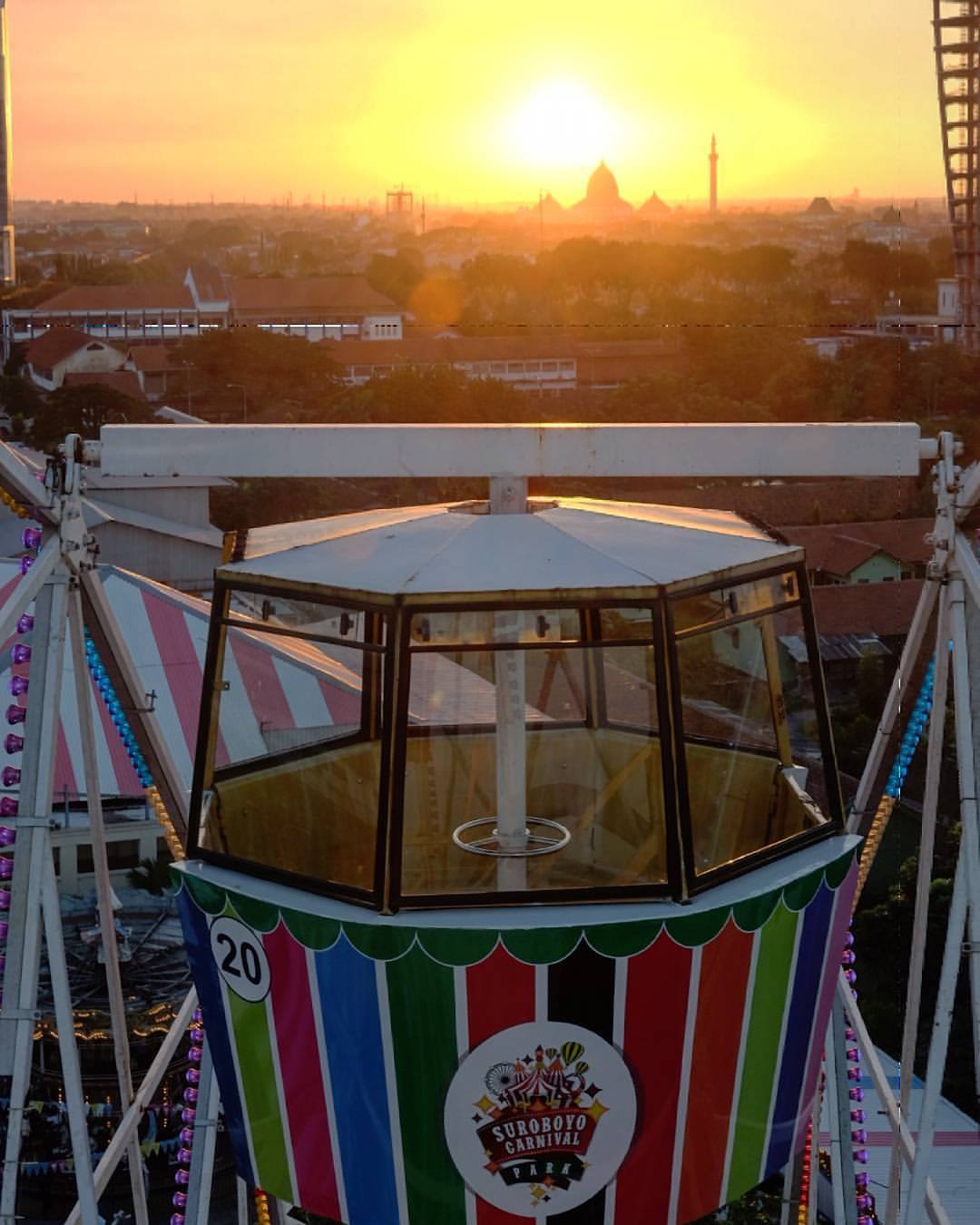 Ferris Wheel Masjid Agung Surabaya